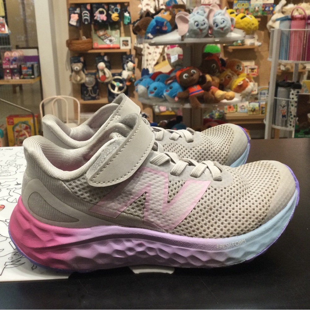 New Balance Arishi girls 11.5 M